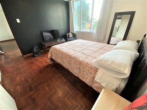 Appartement Ville, 1 chambre, vue ville, en bord de plage | 1 chambre, couette en duvet d'oie, matelas Select Comfort