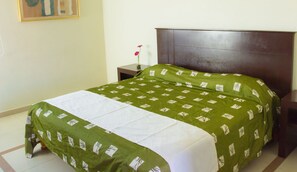 Room, 1 King Bed | Desk, iron/ironing board - Porto Hotel (Lazaro Cardenas)