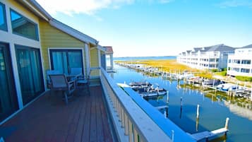 Condo, 2 Bedrooms | Property grounds