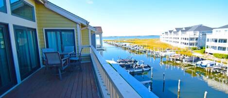 Condo, 2 Bedrooms | Property grounds