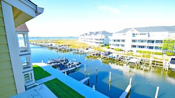 Condo, 2 Bedrooms | Property grounds