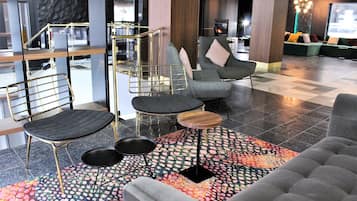 Coin salon dans le hall