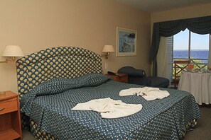 Dobbelt- eller tomannsrom – premium | Minibar, safe på rommet, blendingsgardiner og lydisolert