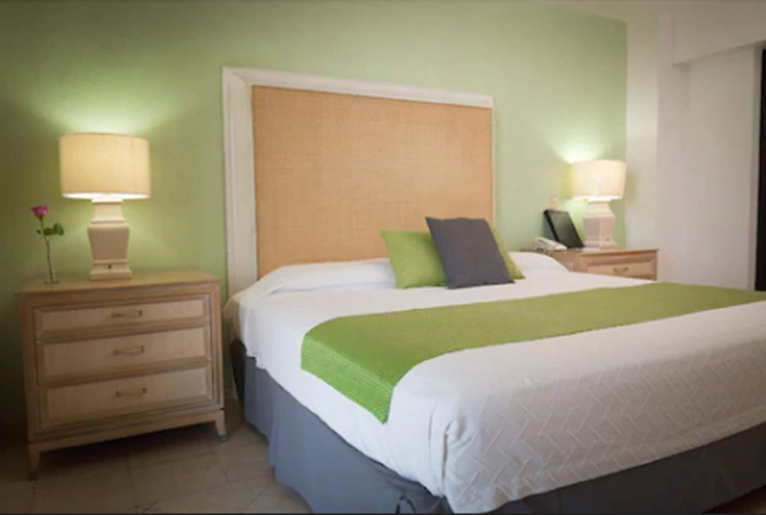 Habitación estándar, 1 cama King size | Caja de seguridad en la habitación y escritorio 