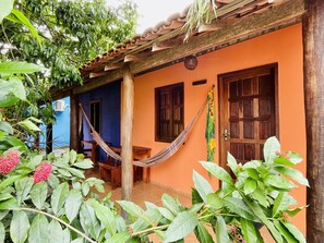 Quarto Standard - Verde Kiwi, Roxo, Amarelo, Branco, Laranja e Rosa | 客房景观