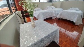 三人房 | 客房內保險箱、折疊床/加床、免費無線上網