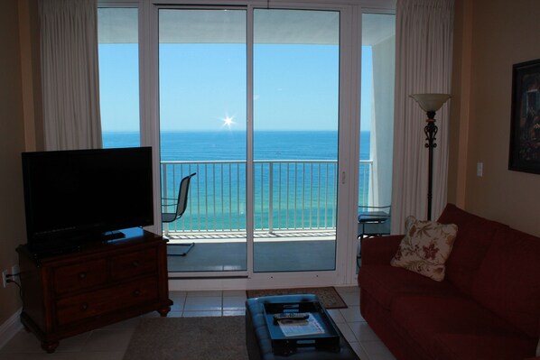 Huoneisto, 2 makuuhuonetta, parveke, rannan lähellä | Oleskelualue | Taulutelevisio, DVD-soitin