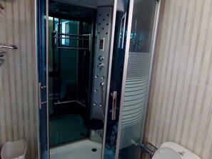 Presidential Room, 1 Katil Kelamin (Double) | Bilik Mandi | Pancuran mandi, hulu semburan mandi hujan
