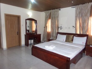 Bộ đồ giường cao cấp, trang trí khác biệt 