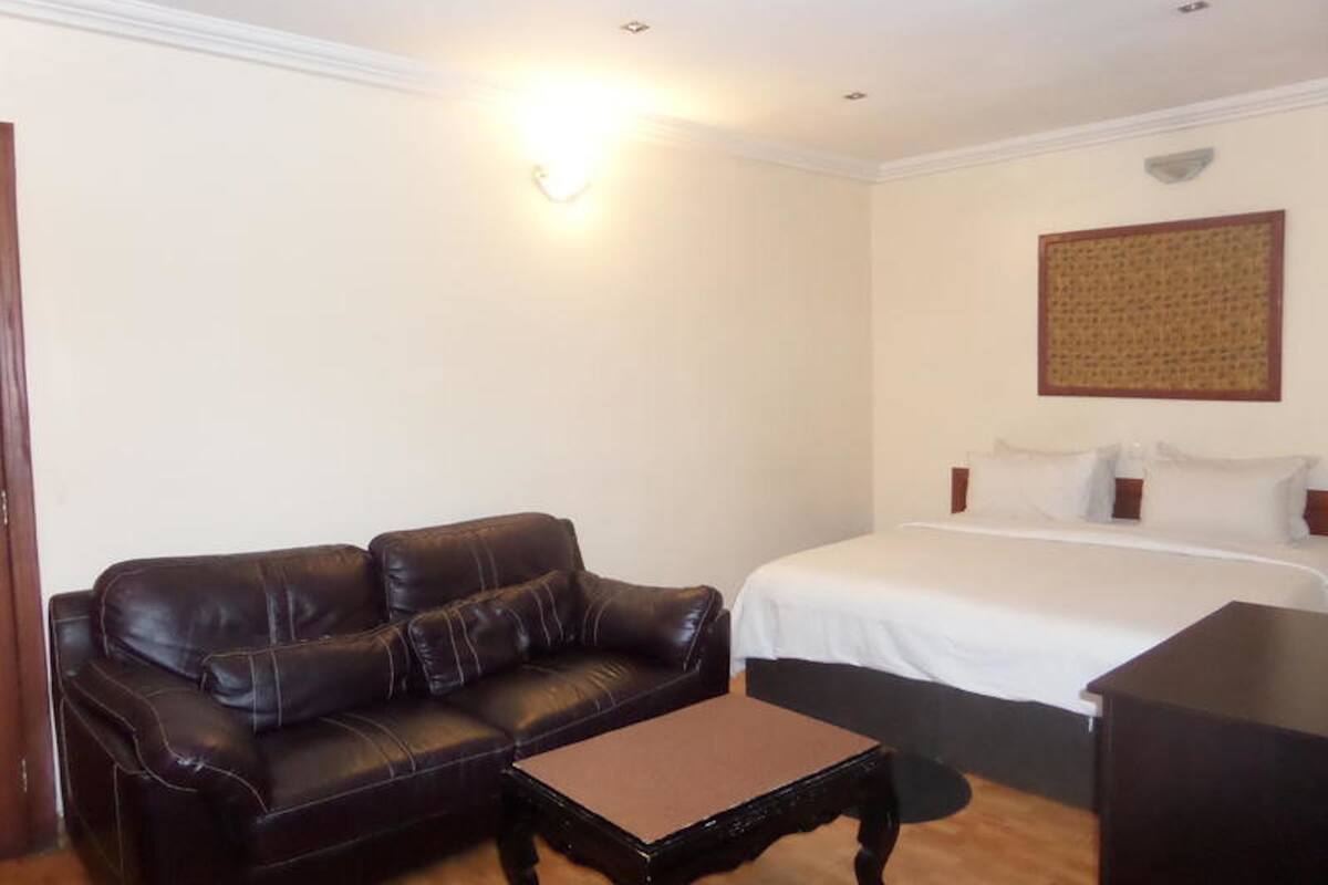Presidential Room, 1 Double Bed | Desk, laptop workspace, bed sheets