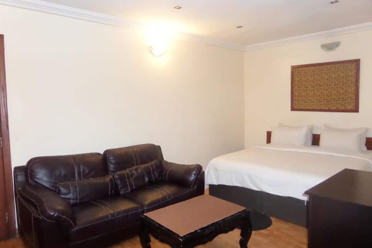 Habitación presidencial, 1 cama matrimonial | Escritorio, espacio para trabajar con laptop y ropa de cama