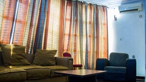 Presidential Suite | Ruang tamu | 32 inci televisyen LCD dengan satelit, TV 