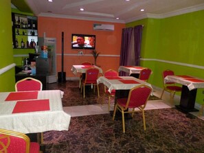 Free daily continental breakfast  - B's Hive Hotel & Suites (Abuja)