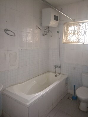 Quarto superluxo | Banheiro | Chuveiro, chuveiro com efeito de chuva, toalhas de banho 