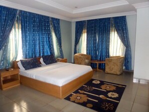 Standard Room, 1 Queen Bed - Junbic Apartment and Suites (Abuja)