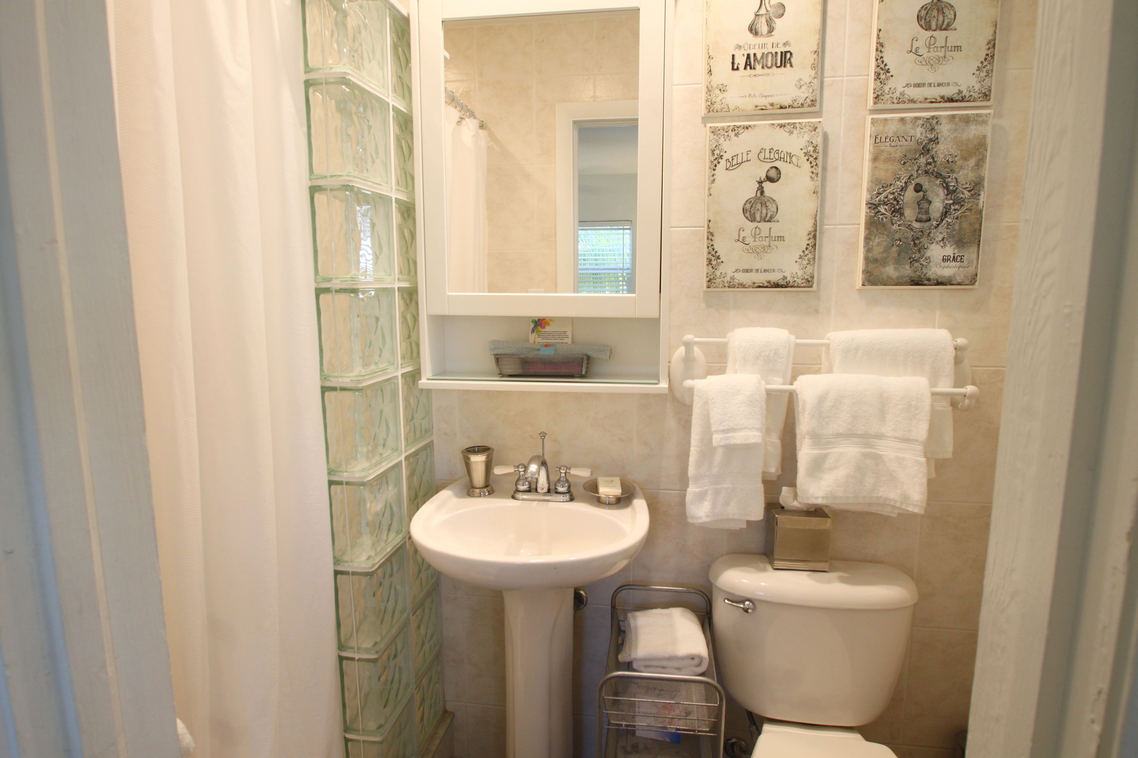 deluxe studio suite, partial ocean view, sea facing | bathroom | shower, rainfall showerhead, free toiletries, hair dryer