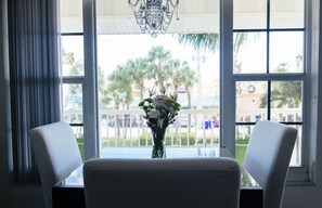 Deluxe Apartment, 1 Bedroom, Kitchen, Sea Facing | In-room dining