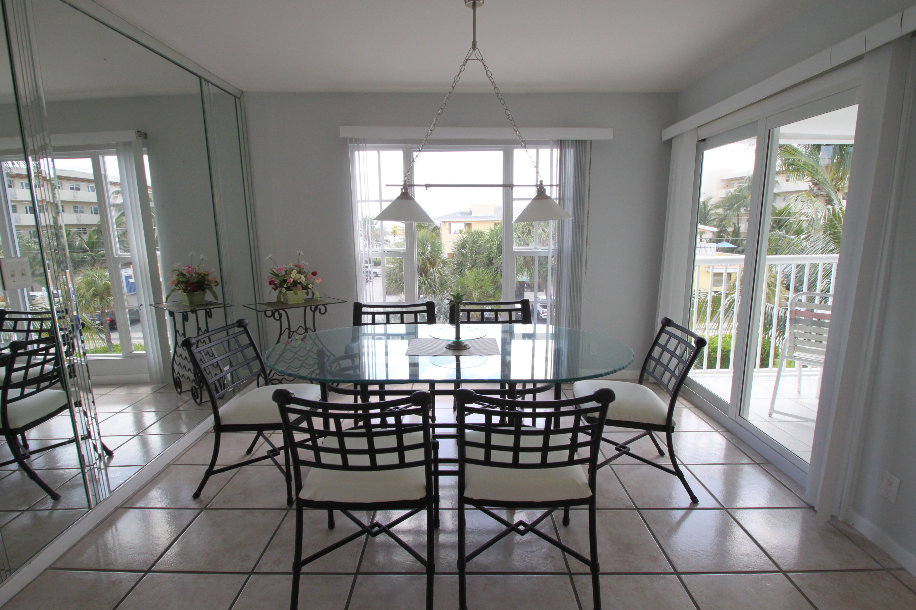 superior penthouse, partial ocean view, sea facing (no elevator access) | in-room dining