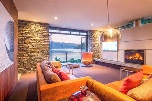 Flat-screen TV - Bellbrae (Queenstown)