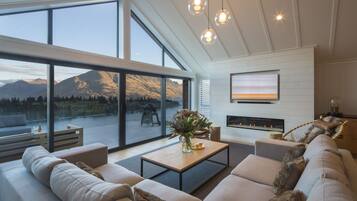 Flat-screen TV, fireplace, heated floors