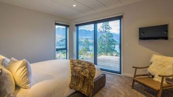 4 bedrooms, premium bedding, iron/ironing board, free WiFi