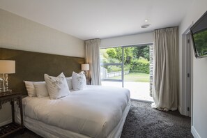 6 عدّة غرف نوم وأغطية فراش متميزة ومكواة/لوح كي وواي فاي مجانًا