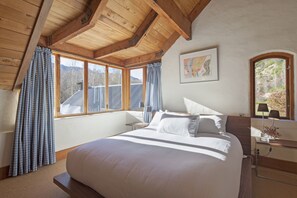 Luxury-Villa, Mehrere Schlafzimmer, Bergblick, zum Garten hin | Ausblick vom Zimmer