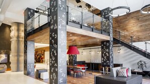 Lobby-lounge