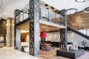 Lobby lounge - BridgeStreet at The Bartlett (Arlington)