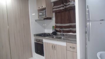 Standard Studio, 2 Bedrooms, Hot Tub | 2 bedrooms, minibar, in-room safe, iron/ironing board