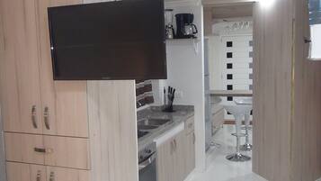 Estudio estándar, 2 habitaciones, hidromasaje | 2 habitaciones, minibar y caja de seguridad en la habitación