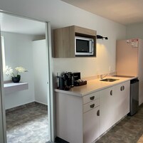 Appartement, 2 chambres | Cuisine privée | Réfrigérateur, micro-ondes, cafetière/bouilloire, bouilloire électrique