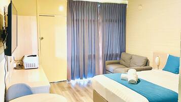 Bàn, truy cập Internet không dây miễn phí, bộ trải giường