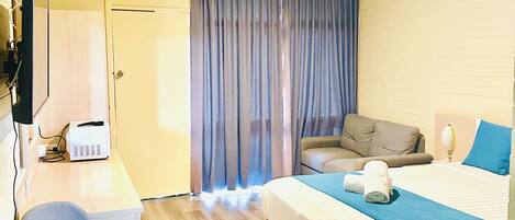 Skrivebord, gratis Wi-Fi, sengetøj