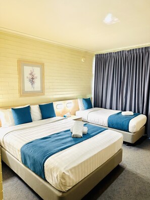 Double or Twin Room, Multiple Beds, Poolside | Desk, free WiFi, bed sheets - Junee Motor Inn (Junee)