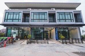 Interior entrance - The Smart Hostel (Nakhon Ratchasima)