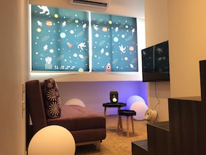 Business Quadruple Room, 1 Bedroom | 1 bedroom, individually furnished, rollaway beds, free WiFi - Gathering (Kaohsiung)