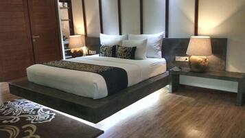Premium bedding, in-room safe, desk, blackout curtains