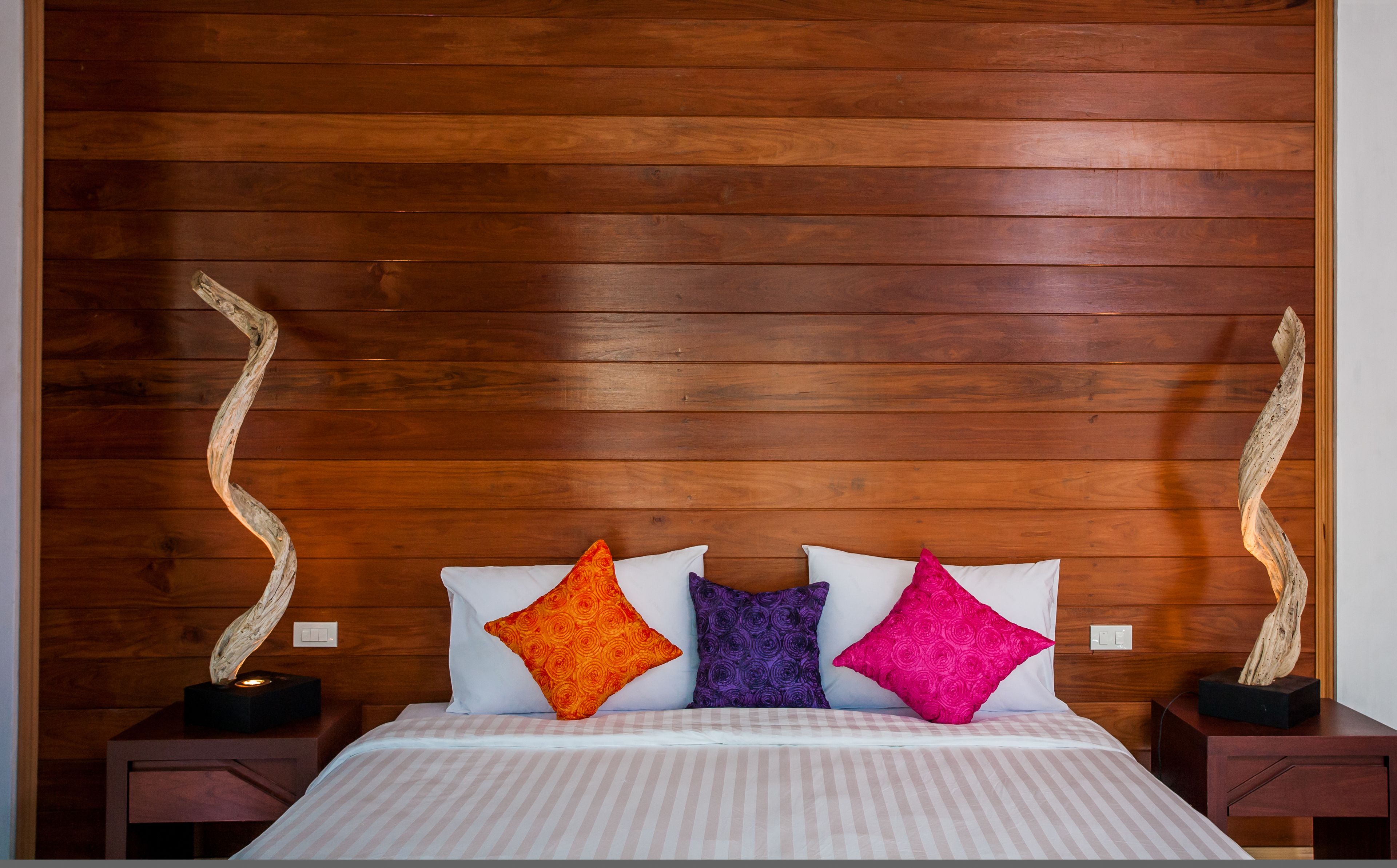 thai modern | in-room safe, desk, free wifi