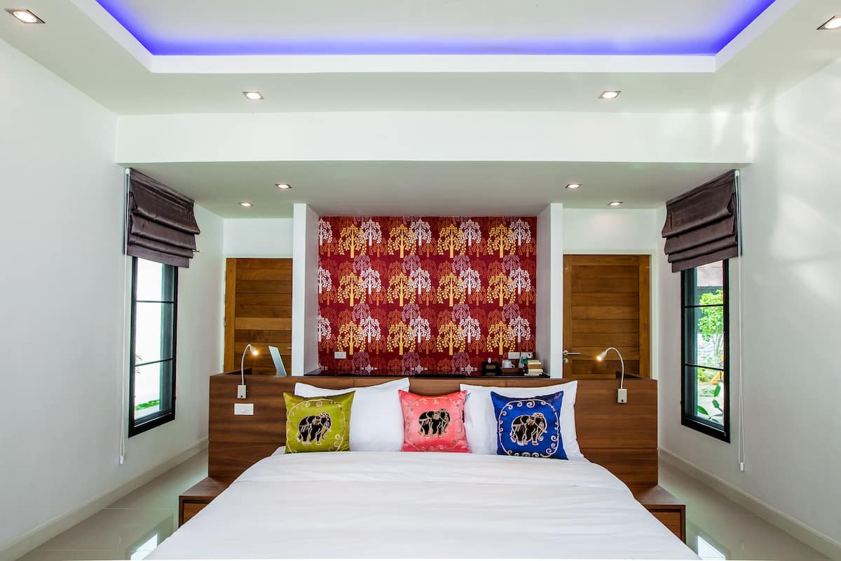 in-room safe, desk, free wifi