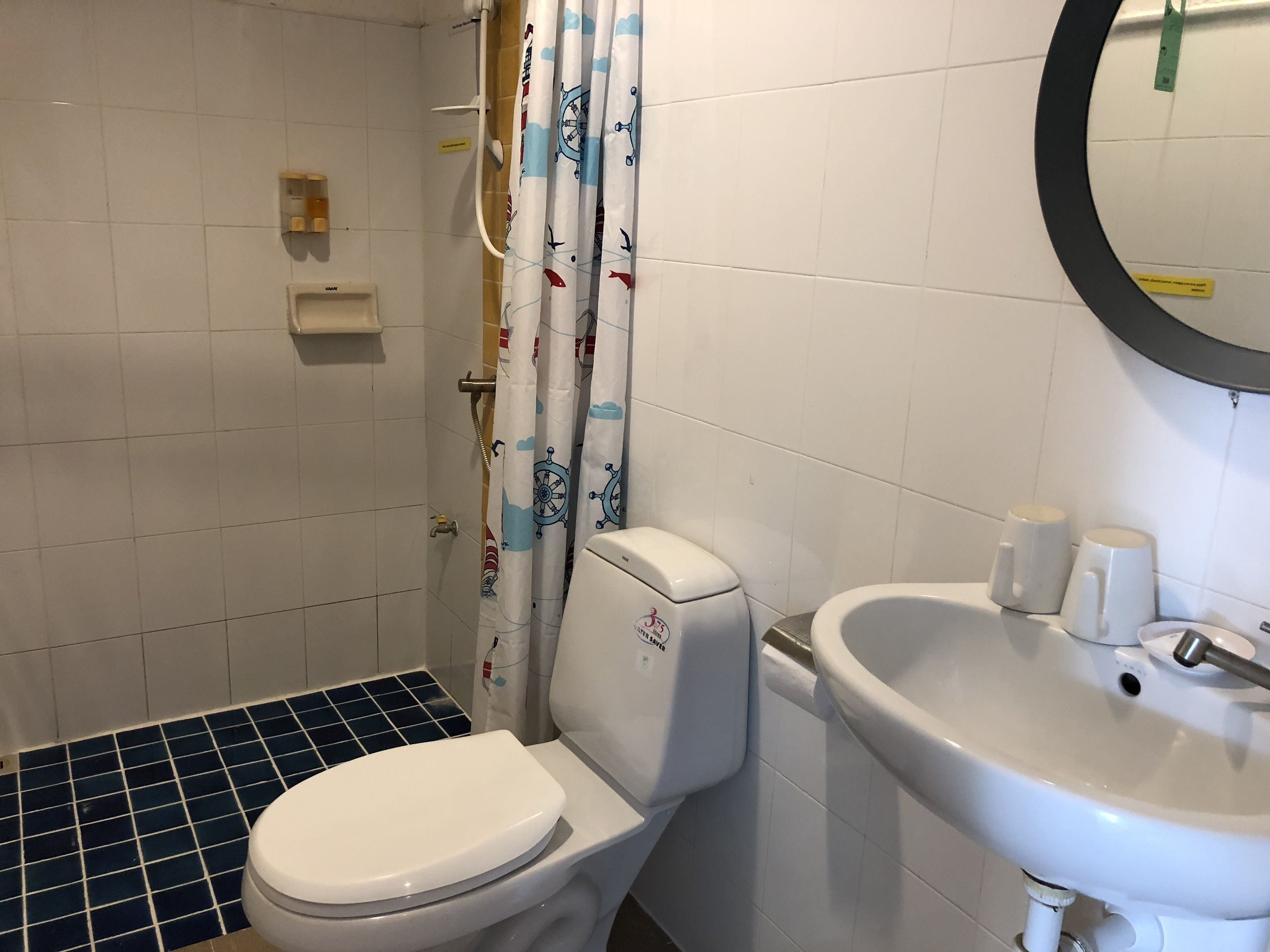 standard double bed | bathroom | shower, free toiletries, towels