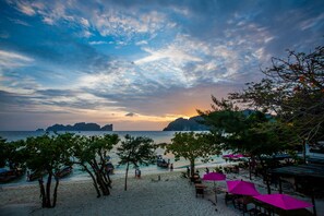 Pantai pribadi dan mendayung