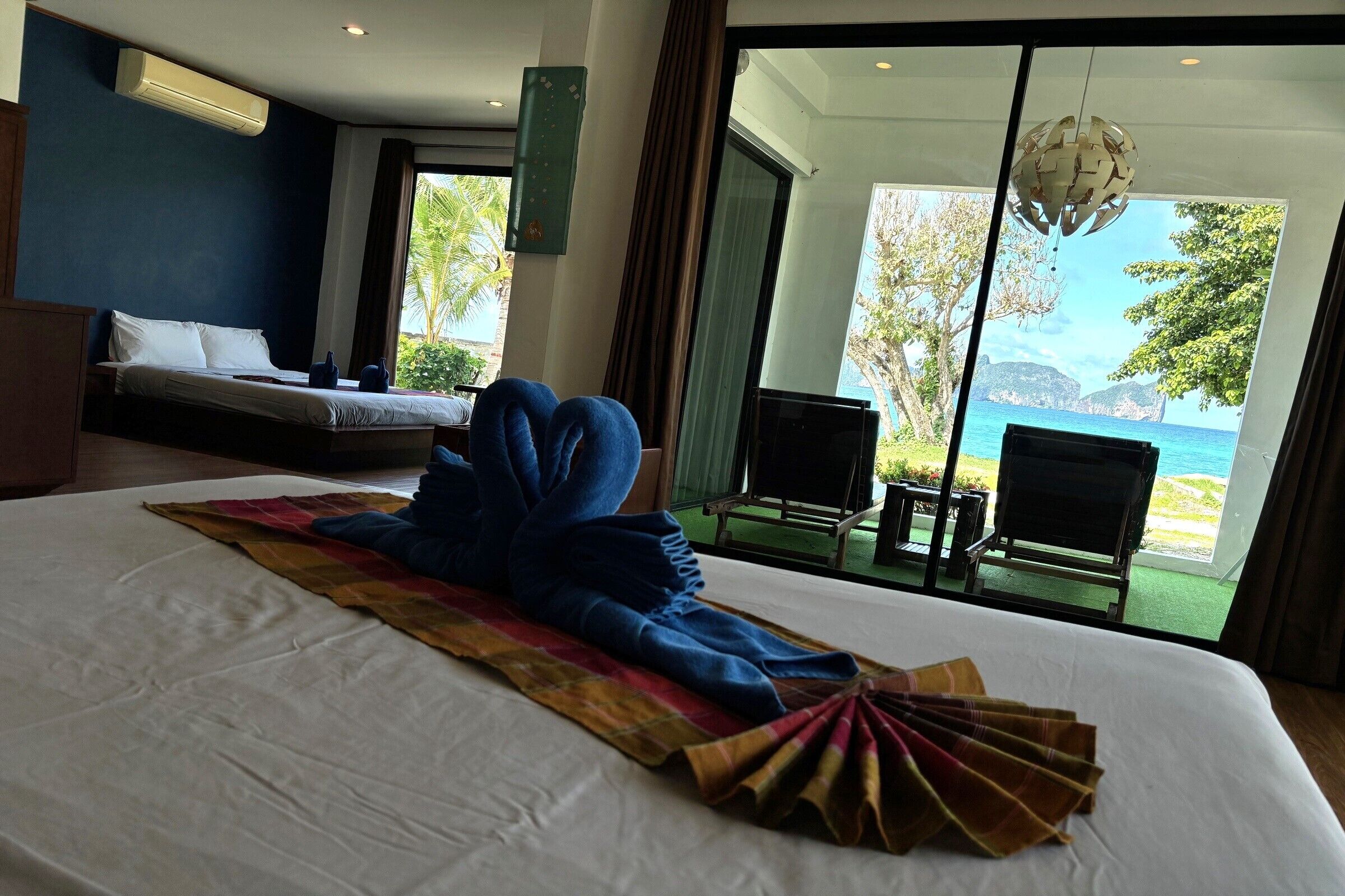 Family Room | In-room safe, desk, free WiFi