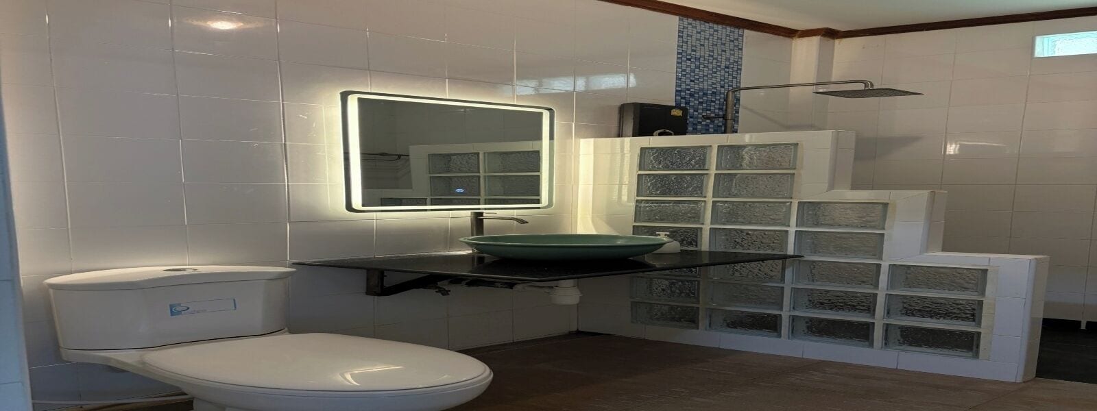 superior room | bathroom | shower, free toiletries, towels