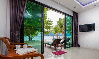 Beachfront Villa Indoor Shower  | 객실 내 금고, 책상, 무료 WiFi