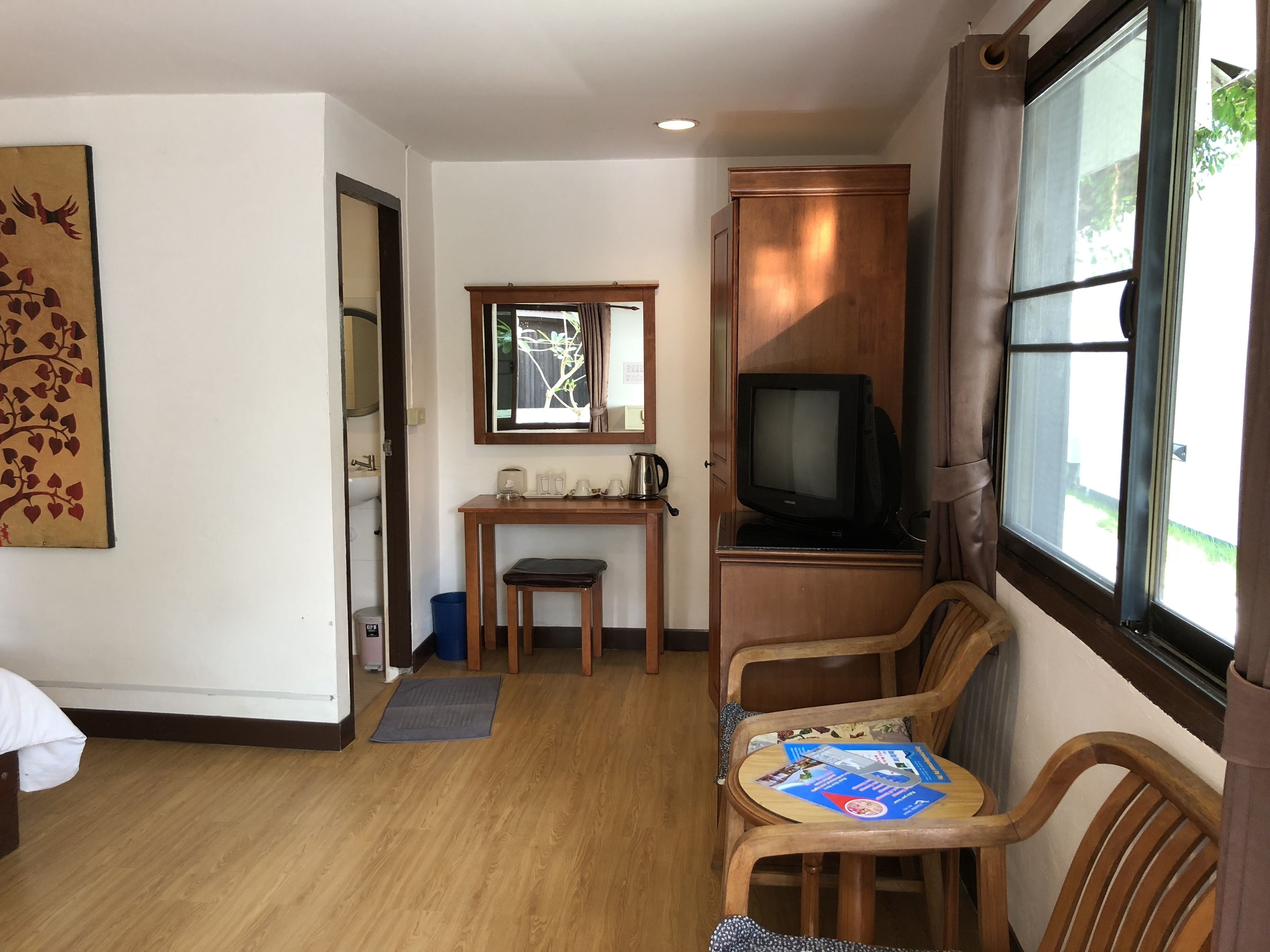 standard twin bed | in-room safe, desk, free wifi