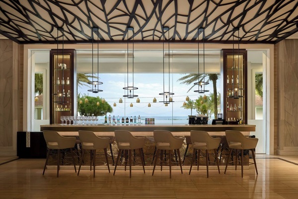 2 bars/lounges, cocktail bar, cocktail bar