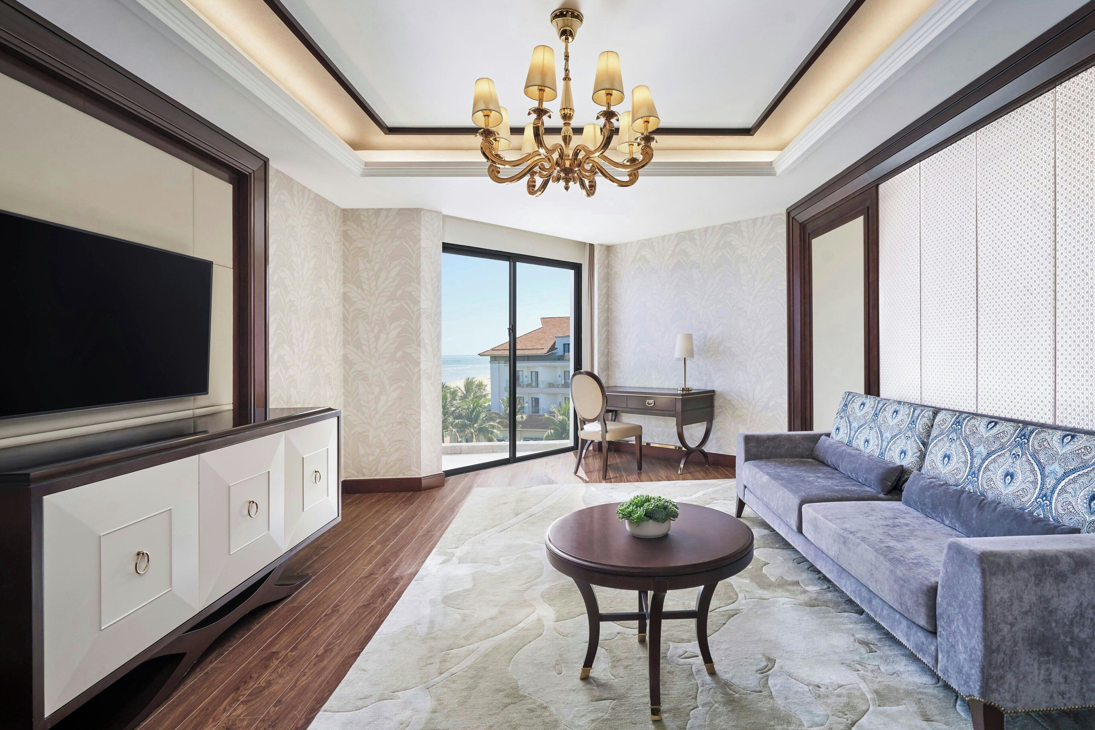 junior suite, 1 king bed, ocean view (balcony) | 1 bedroom, minibar, in-room safe, desk