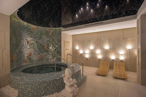 Couples treatment rooms, sauna, hot tub, steam room