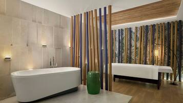 Salas de tratamiento para parejas, sauna y tina de hidromasaje